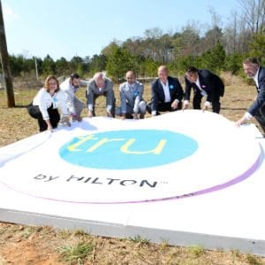 TRU由希尔顿开创性的