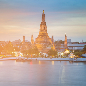 Arun-temple-river-front-Bankok-Thailand-landmark