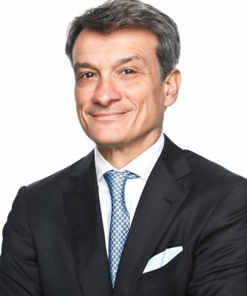 总经理Mauro Governato巴黎半岛