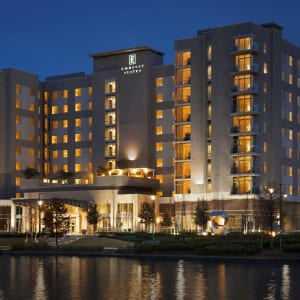 大使馆套房,希尔顿的林地休斯着陆