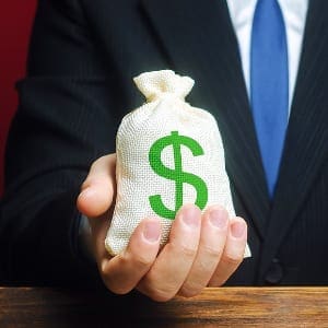 美国酒店损半岛手机端下载益表在7月份转为正值