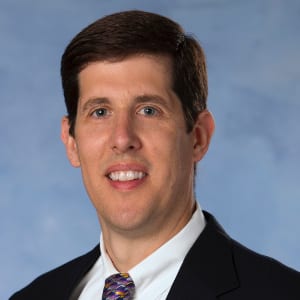 斯科特带来25年经验的主要战略规划和大型全球组织的关键商业活动在酒店和航空公司的行业