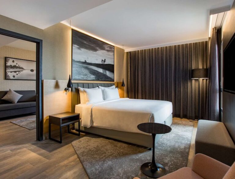 雷迪森酒店,塔那那利佛海滨半岛手机端下载