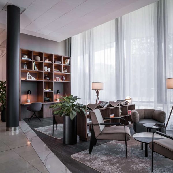 奥斯陆机场雷迪森酒半岛手机端下载店及会议中心