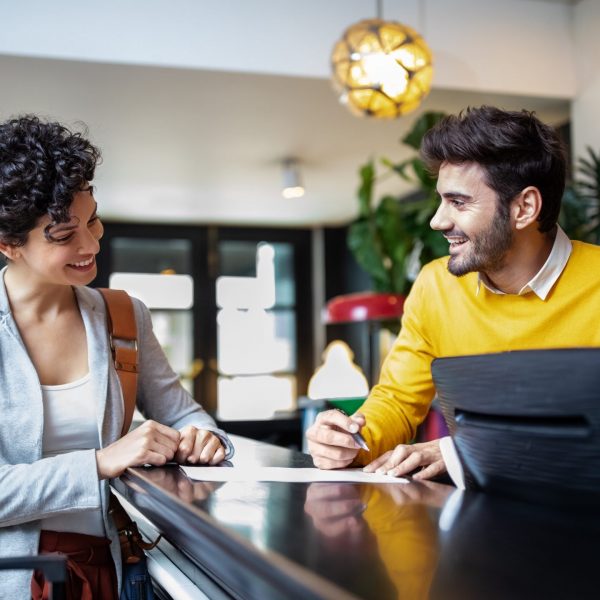 在酒店和旅游业工作需要学位吗?