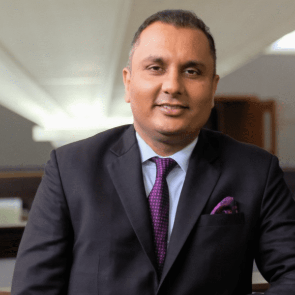 Bhavesh拉瓦尔大声回答